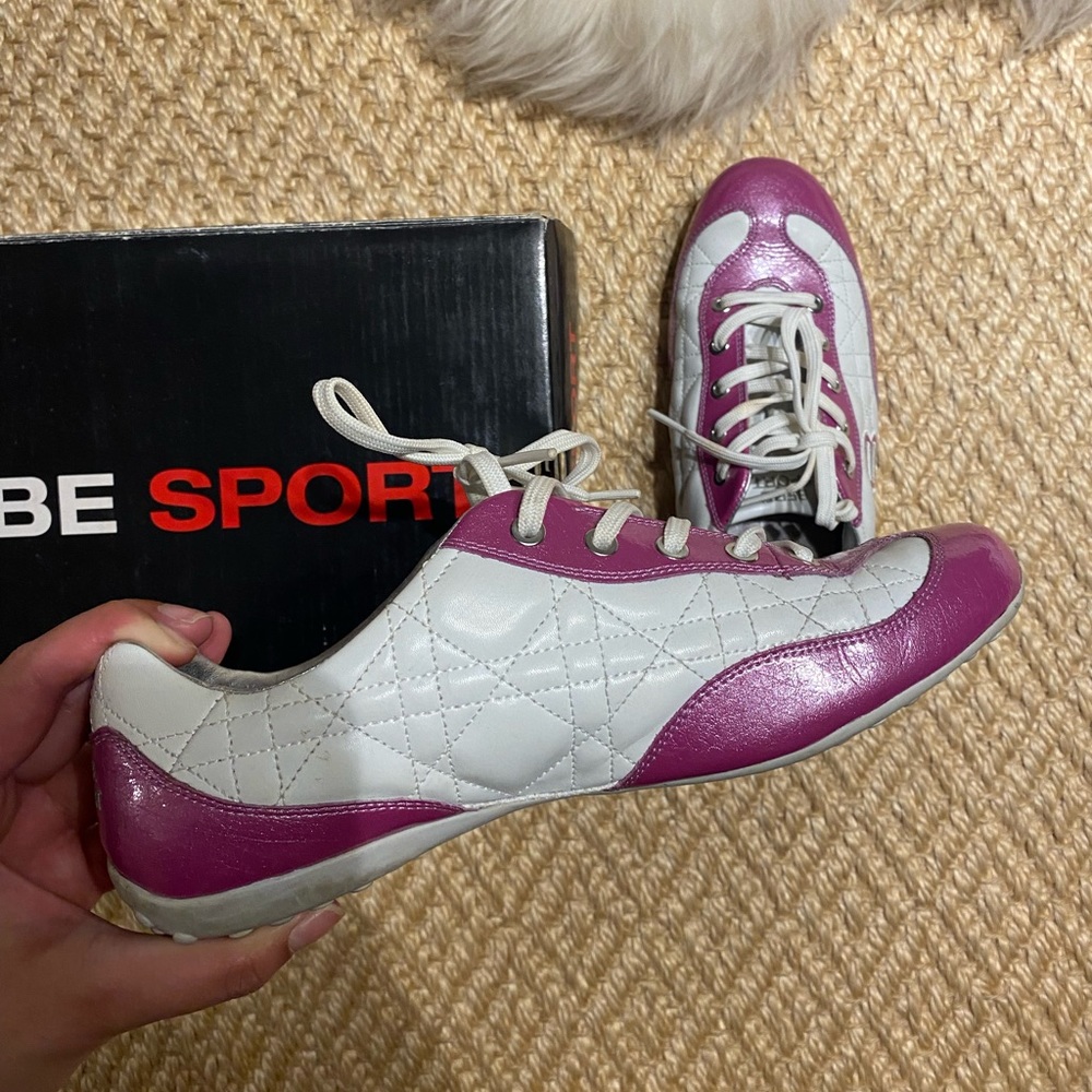 QUILTED BEBE SPORT SNEAKERS in WHITE/FUSCIA. BARBIECORE-STYLE! Size US7.5.